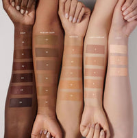 FENTY BEAUTY - Eaze Drop Fondotinta con coprenza modulabile