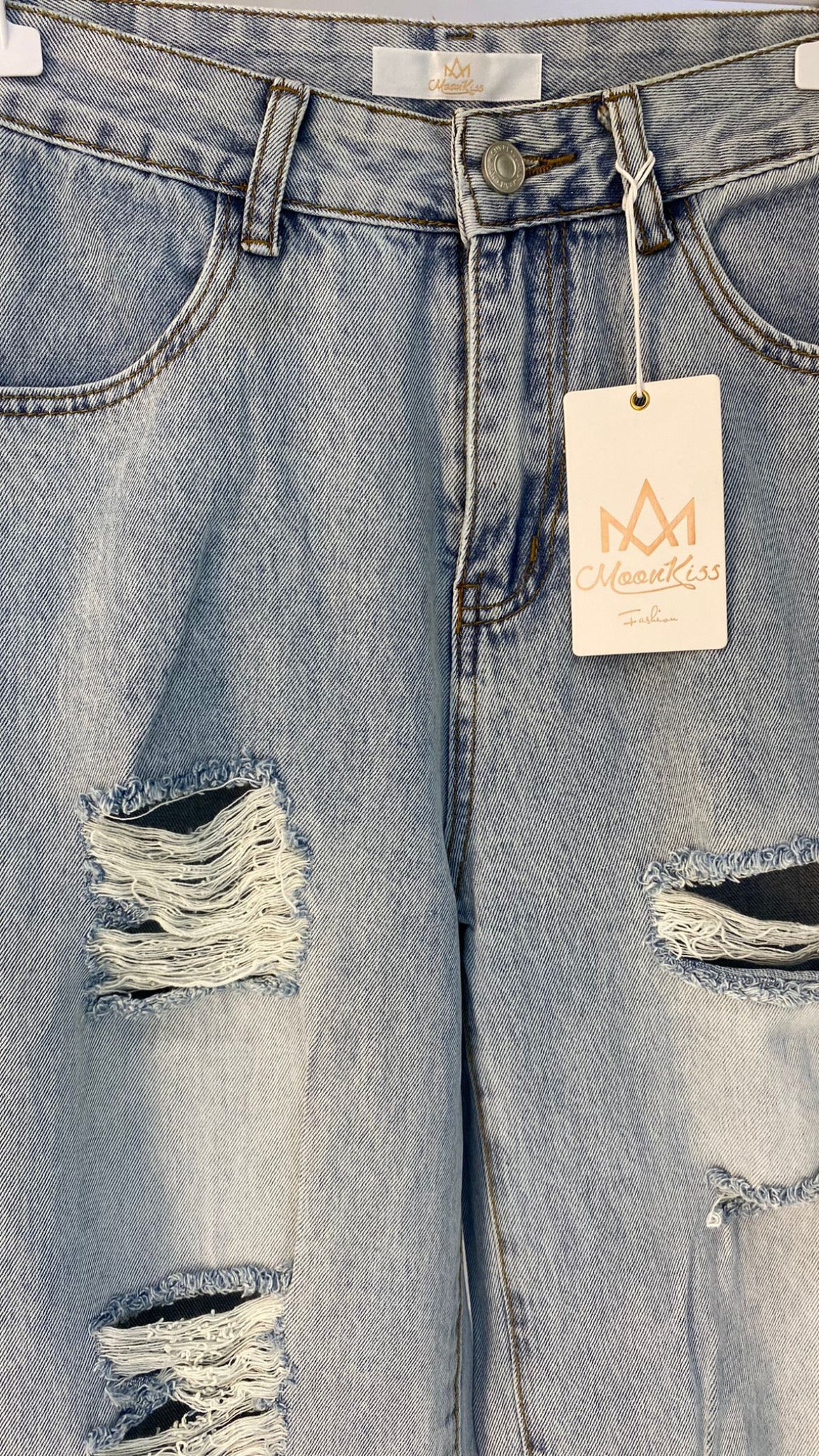 Jeans alta vita con strappi